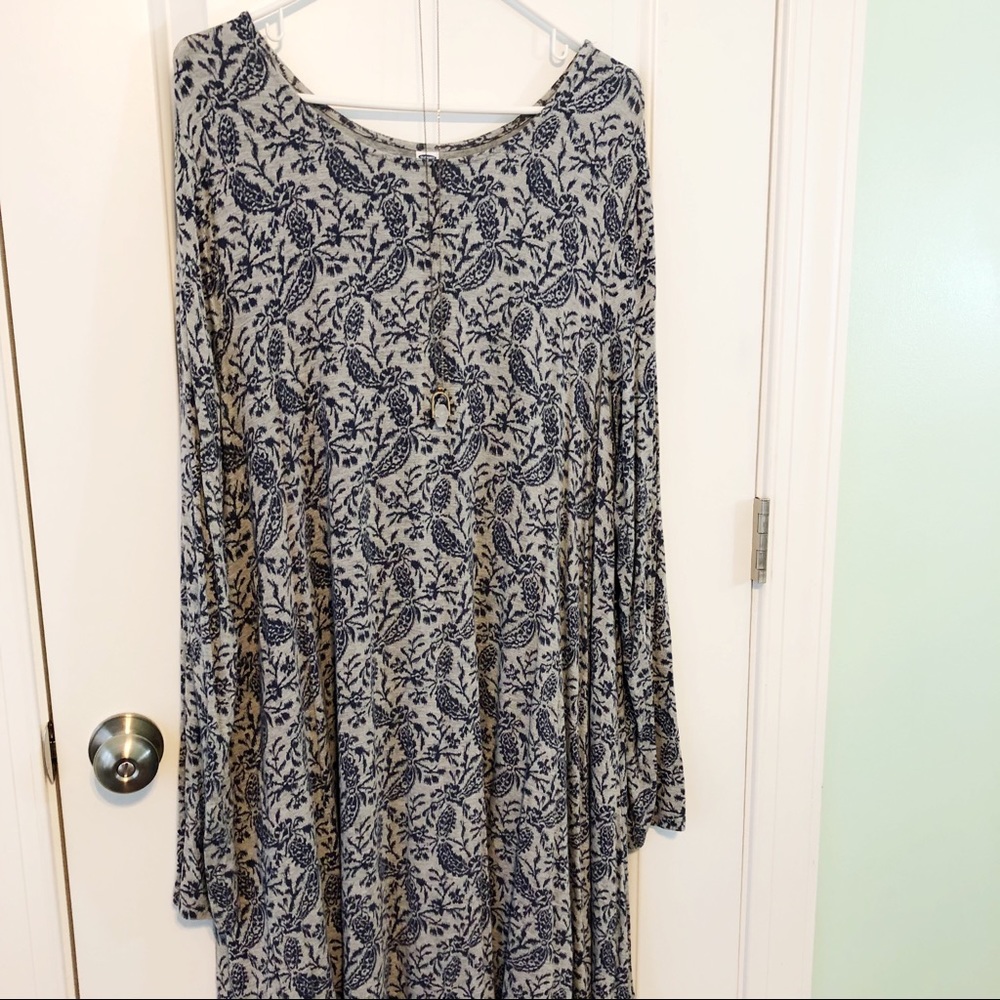 grey floral long-sleeved dress